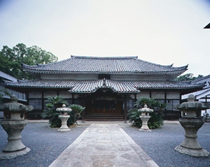 國前寺本堂(こくぜんじほんどう)(重要文化財)