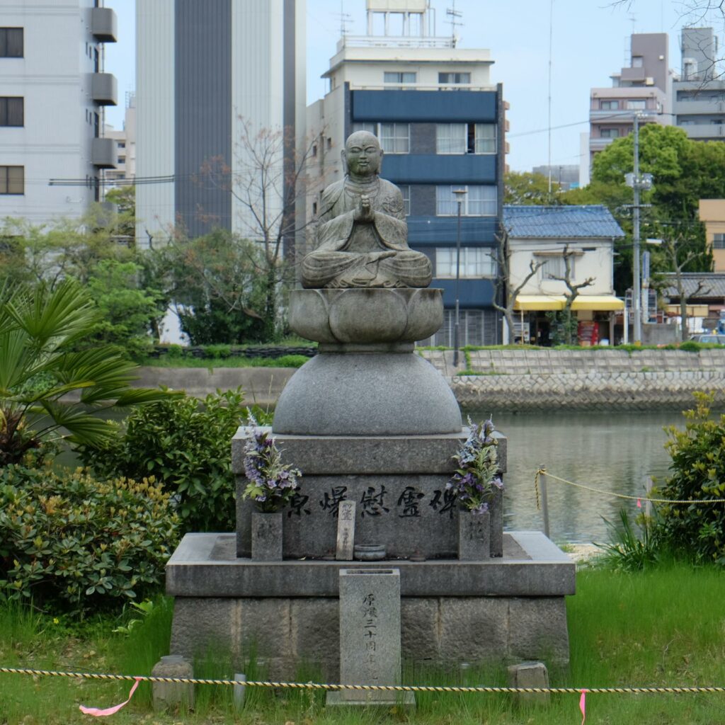 観音東地区町民慰霊碑